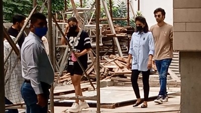 Ranbir Kapoor and Alia Bhatt are overlooking the construction of their new house ahead of their impending wedding. (Varinder Chawla) 