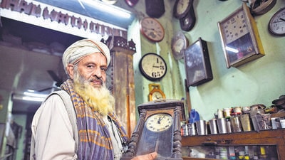 Suhail Akhtar, a clockmaker at his shop near Jama Masjid, is considered an encyclopedia on mechanical clocks. (Ht Photo/Sanchit Khanna) Suhail Akhtar, a clockmaker at his shop near Jama Masjid, is considered an encyclopedia on mechanical clocks. (Ht Photo/Sanchit Khanna)