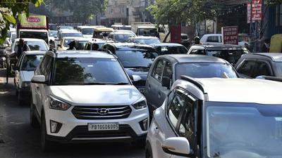 Vehicles caught in a jam as Sikh bodies staged a protest at Bharat Nagara Chowk for two hours, seeking the arrest of Anil Arora, a right-wing leader, for hurting religious sentiments. (Harsimar Pal Singh/HT) Vehicles caught in a jam as Sikh bodies staged a protest at Bharat Nagara Chowk for two hours, seeking the arrest of Anil Arora, a right-wing leader, for hurting religious sentiments. (Harsimar Pal Singh/HT)