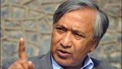 Former J&K legislator and CPI(M) general secretary Mohammad Yusuf Tarigami says the internet shutdown is bound to aggravate the situation. (HT file photo) Former J&K legislator and CPI(M) general secretary Mohammad Yusuf Tarigami says the internet shutdown is bound to aggravate the situation. (HT file photo)