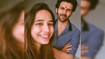 Kartik Aaryan shared a photo with his sister and wrote a funny caption that read, "Iss Bhai Dooj…. Say No to gifts ." (Instagram/@kartikaaryan) Kartik Aaryan shared a photo with his sister and wrote a funny caption that read, "Iss Bhai Dooj…. Say No to gifts ." (Instagram/@kartikaaryan)