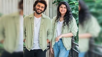 Arjun Kapoor and his sister Anshula Kapoor share a great bond with each other. The duo twinned in green jackets in their Bhai Dooj pictures which Arjun had shared on Instagram. (Instagram/@arjunkapoor) Arjun Kapoor and his sister Anshula Kapoor share a great bond with each other. The duo twinned in green jackets in their Bhai Dooj pictures which Arjun had shared on Instagram. (Instagram/@arjunkapoor)