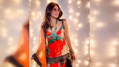 Sharing the pictures on Instagram, she captioned her post, "What makes Lilly SINGH the perfect host and dost? She’s a fellow PUNJABI. What an epic end to this year’s Diwali celebrations!." (Instagram/@priyankachopra) Sharing the pictures on Instagram, she captioned her post, "What makes Lilly SINGH the perfect host and dost? She’s a fellow PUNJABI. What an epic end to this year’s Diwali celebrations!." (Instagram/@priyankachopra)