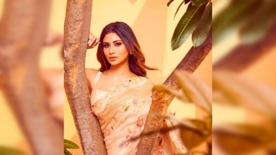Mouni Roy kept her look subtle yet elegant and teamed her saree with a sleeveless beige blouse. (Instagram/@imouniroy) Mouni Roy kept her look subtle yet elegant and teamed her saree with a sleeveless beige blouse. (Instagram/@imouniroy)