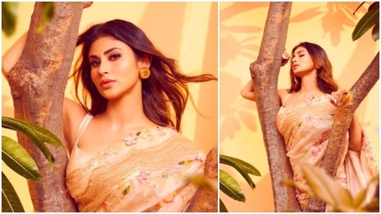 In her recent Instagram pictures, Mouni Roy shows how to style a simple saree and look elegant and graceful.(Instagram/@imouniroy)