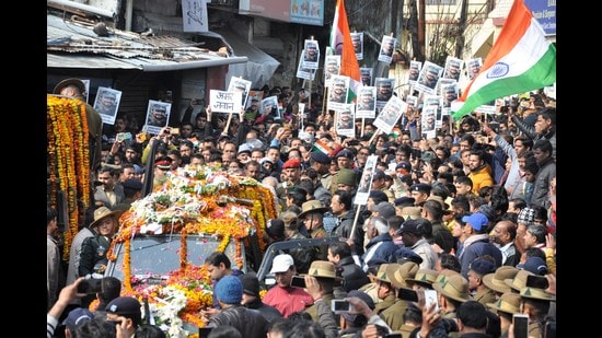 Army personnel and people pay tribute to the mortal remains of Major Vibhuti Shankar Dhoundiyal, who lost his life in Pulwama encounter, Dehradun, February 19, 2019 (Vinay Santosh Kumar / Hindustan Times)
