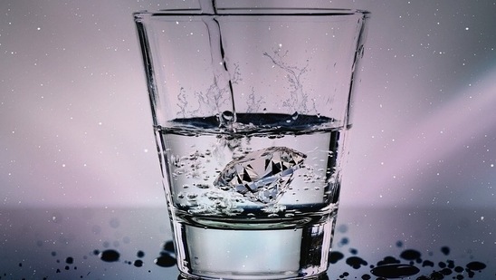 Drinking at least 8 glasses of daily is helpful in detoxing the body. Water can help your kidneys in clearing out harmful toxins from the body.(Pixabay)