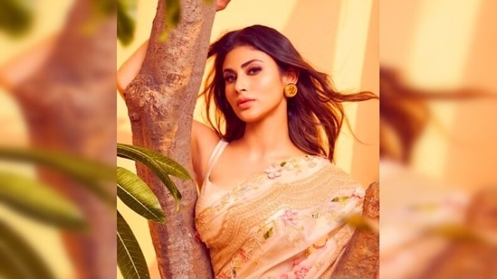 In her post, the gorgeous Mouni Roy expressed her love for sarees and wrote, "Always feel beautiful wrapped in a Saree."(Instagram/@imouniroy)
