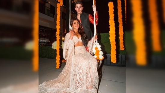 On the main Diwali festival, which was celebrated on November 4, Priyanka Chopra treated fans with glimpse of her and Nick Jonas' Los Angeles house. The Bajirao Mastani actor shared a post on Instagram which featured her massive New York house, herself and her husband Nick.(Instagram/@priyankachopra)