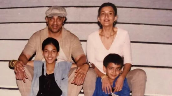 Kamal Haasan’s daughter Shruti Haasan once shared this photo on Instagram and called it her ‘favourite’ picture. It also features Sarika and Akshara Haasan.