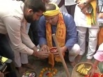 BJP MP Parvesh Verma at the Yamuna bank in ITO on Monday. (ANI Twitter) BJP MP Parvesh Verma at the Yamuna bank in ITO on Monday. (ANI Twitter)