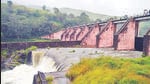 Una gran controversia estalló después de que el gobierno de Kerala emitiera una orden para permitir que Tamil Nadu cortara árboles cerca de Baby Dam en el embalse Mullaperiyar, que luego fue revocada.  (Y YO)