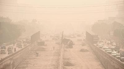 A view of the under-construction elevated Sohna Road at Subash Chowk around 11.30am on Monday, as the city continues to reel under ‘very poor’ with marginal improvement in pollution levels since Diwali. (Vipin Kumar /HT PHOTO) A view of the under-construction elevated Sohna Road at Subash Chowk around 11.30am on Monday, as the city continues to reel under ‘very poor’ with marginal improvement in pollution levels since Diwali. (Vipin Kumar /HT PHOTO)