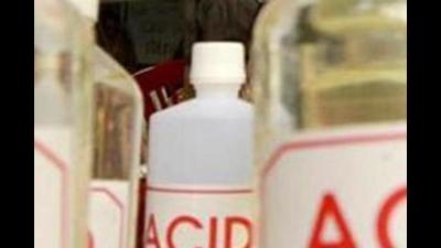 A minor attacked a woman with a knife and threw chemical at her in a Mohali village. Doctors said she had lost vision in one eye. (HT File Photo/ Representational image) A minor attacked a woman with a knife and threw chemical at her in a Mohali village. Doctors said she had lost vision in one eye. (HT File Photo/ Representational image)