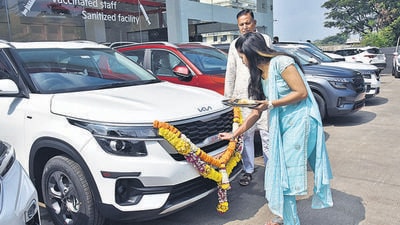 Vehicle sales during this year’s Diwali period, November 1-6, saw a significant decline as compared to sales in 2020, as per data shared by the Pune Regional Transport Office (RTO). (HT PHOTO) Vehicle sales during this year’s Diwali period, November 1-6, saw a significant decline as compared to sales in 2020, as per data shared by the Pune Regional Transport Office (RTO). (HT PHOTO)