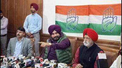 Punjab Congress chief Navjot Singh Sidhu addressing a press conference in Chandigarh on Monday. (Keshav Singh/HT) Punjab Congress chief Navjot Singh Sidhu addressing a press conference in Chandigarh on Monday. (Keshav Singh/HT)
