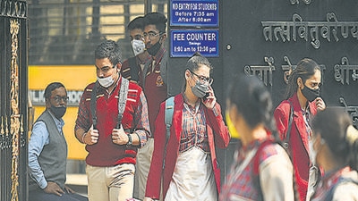Some schools, that are yet to reopen for children in younger grades, are still continuing with practical exams for students in classes 9 to 12. (Raj K Raj/HT Photo) Some schools, that are yet to reopen for children in younger grades, are still continuing with practical exams for students in classes 9 to 12. (Raj K Raj/HT Photo)