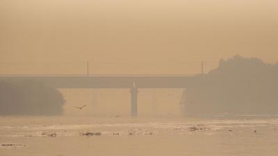 On Monday, the AQI dropped to 390 with wind speeds picking up and the share of stubble fires to Delhi’s PM2.5 pollution dipping to 30%, according to CPCB and Safar data. (Amal KS/Hindustan Times)