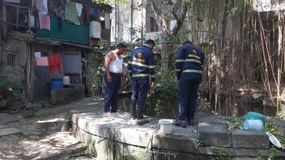 Fire brigade officials rescued within 10 minutes, a woman, 42, from Dandekar (Mote) wada at Somwar peth, who had fallen into an open well on Monday. (HT PHOTO)