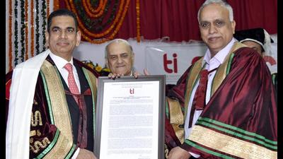 Being the BMC commissioner, Thapar Institute of Engineering and Technology (TIET) alumnus Iqbal Singh Chahal restructured the entire Covid response mechanism in Mumbai, successfully managing the requirements of critical supplies in the mega city. He was honoured with honorary degree by his alma mater on Monday. (HT Photo)