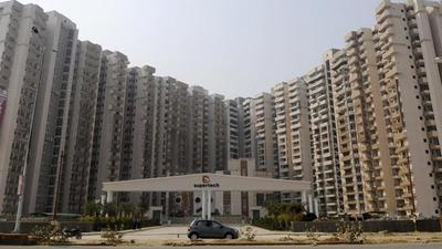 The move has been taken under the Supertech Group’s ‘mission completion programme’ to ensure that the homebuyers receive their flats in time. (Burhaan Kinu/HT) The move has been taken under the Supertech Group’s ‘mission completion programme’ to ensure that the homebuyers receive their flats in time. (Burhaan Kinu/HT)