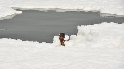 River watchers and experts pointed out that the froth downstream of Okhla barrage has been occurring for more than a decade now but the magnitude of the problem has worsened in the last few years. (Sunil Ghosh/HT Photo) River watchers and experts pointed out that the froth downstream of Okhla barrage has been occurring for more than a decade now but the magnitude of the problem has worsened in the last few years. (Sunil Ghosh/HT Photo)
