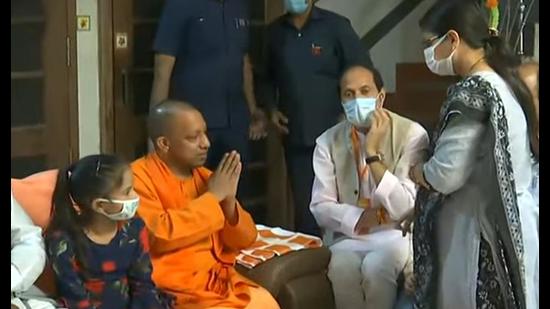 Chief minister Yogi Adityanath meeting families of traders. (Sourced)