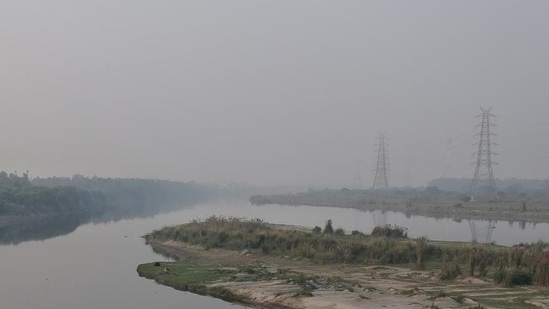 New Delhi’s air quality improved marginally on Monday, moving up to ‘very poor’ from ‘severe’ AQI. (HT photo)