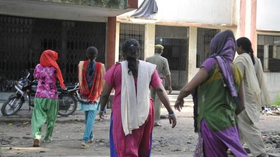 DCW chairperson Swati Maliwal said, “The blatancy and impunity with which prostitution rackets are operating in the Capital is shocking. We have summoned Justdial to investigate their role in the matter and have also issued a notice to Delhi Police for immediately registering a FIR and arrest the people involved. “ (Representational image/HT Archive)
