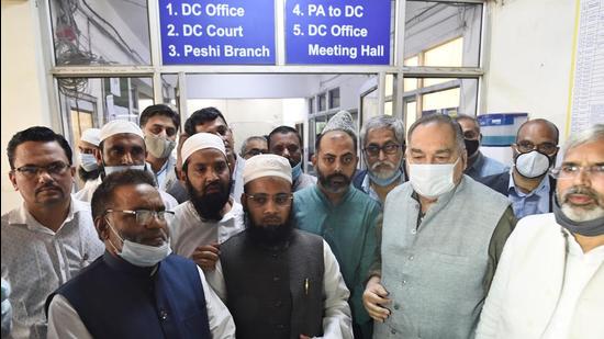 Representatives of Muslim groups on Monday met the deputy commissioner of Gurugram to seek protection at 28 designated namaz sites on Friday. (Vipin Kumar /HT PHOTO)