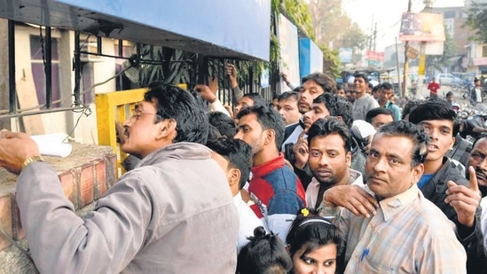 Cash for queues: people paid to stand in line amid India's bank note crisis, India