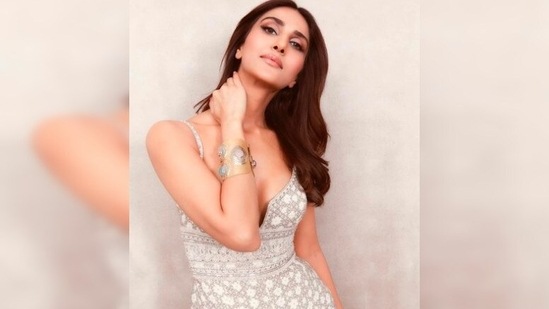 Vaani Kapoor, in her recent Instagram post, dons a beautiful sleeveless maxi dress with low neck line.(Instagram/@_vaanikapoor_)