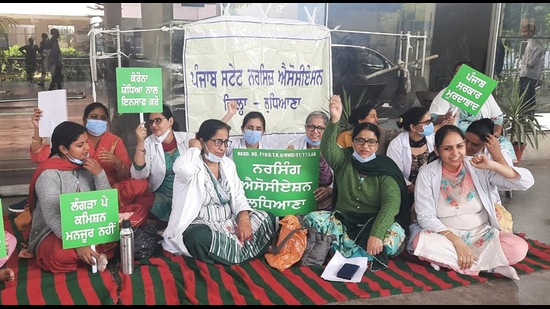 Members of the Punjab State Nurses Association protesting at the Ludhiana civil hospital on Monday. (HT photo)