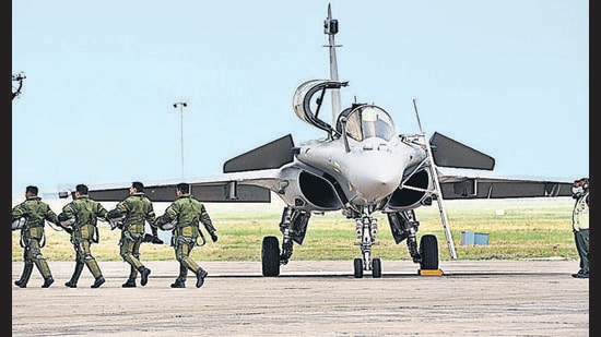 IAF pilots after flying the first batch of five Rafale aircraft during its induction ceremony, in Ambala, Haryana, on Sept. 10, 2020. (Ajay Aggarwal /HT PHOTO)