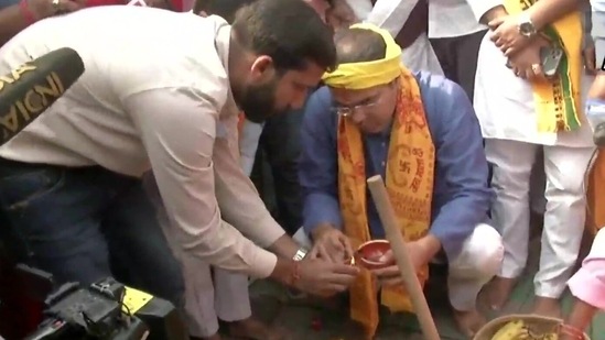 BJP MP Parvesh Verma at the Yamuna bank in ITO on Monday. (ANI Twitter) BJP MP Parvesh Verma at the Yamuna bank in ITO on Monday. (ANI Twitter)