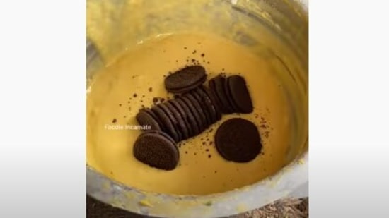 The image shows a few Oreo cookies in a batter.(YouTube/@Foodie Incarnate)