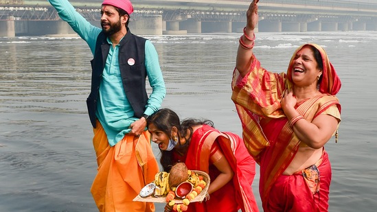 On the day of ‘Nahai Khai,’ which is being observed in India today, devotees bathe in a water body, change into clean clothes and prepare a special prasad for the Sun God.(PTI)