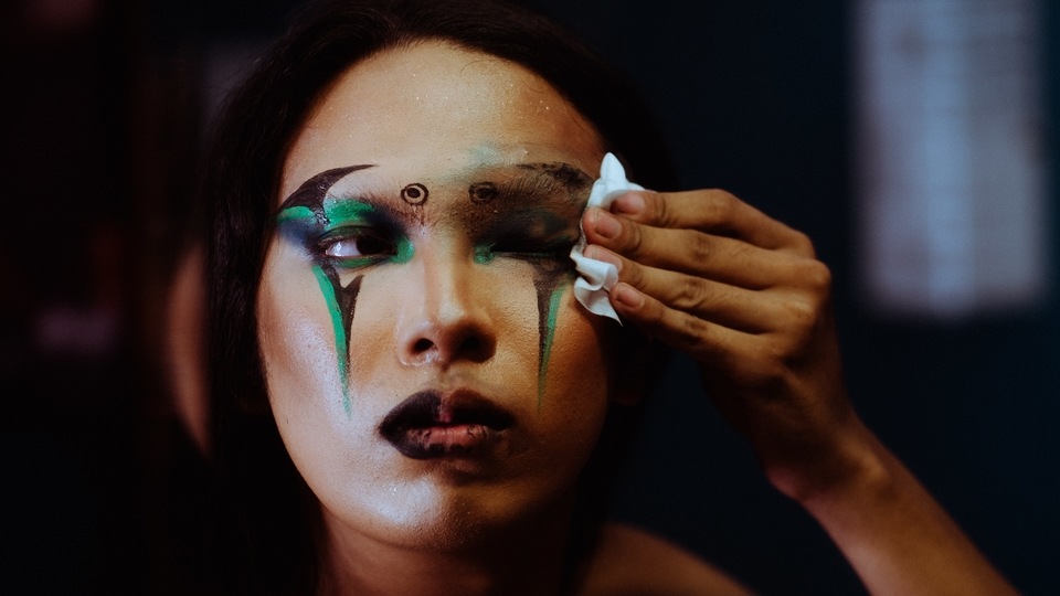 Remove makeup easily while protecting skin barrier with cleansing water