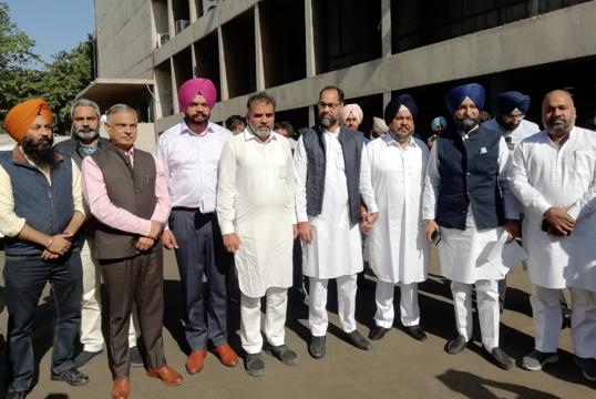 Shiromani Akali Dal leaders outside the Punjab assembly on the first day of the session on Monday. (Sanjeev Sharma/HT) Shiromani Akali Dal leaders outside the Punjab assembly on the first day of the session on Monday. (Sanjeev Sharma/HT)