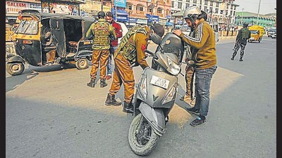 Security personnel check commuters during a random search in Srinagar, Jammu and Kashmir, on Tuesday. (AFP) Security personnel check commuters during a random search in Srinagar, Jammu and Kashmir, on Tuesday. (AFP)