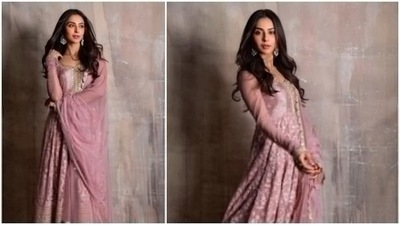 With her long and luscious hair open, Rakul Preet kept her makeup subtle. (Instagram/@rakulpreet)