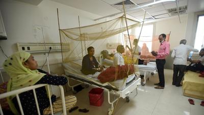 Patients taking treatment in the dengue ward at the district hospital in Noida’s Sector 30. (HT archive) Patients taking treatment in the dengue ward at the district hospital in Noida’s Sector 30. (HT archive)