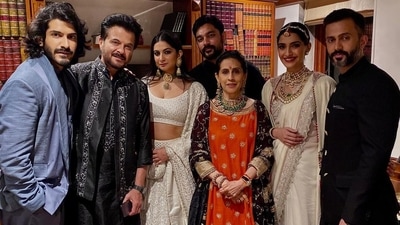 Harshvarrdhan Kapoor, Anil Kapoor, Rhea Kapoor, Karan Boolani, Sunita Kapoor, Sonam Kapoor and Anand Ahuja pose for a family picture. (Instagram) Harshvarrdhan Kapoor, Anil Kapoor, Rhea Kapoor, Karan Boolani, Sunita Kapoor, Sonam Kapoor and Anand Ahuja pose for a family picture. (Instagram)