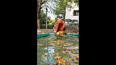 Only those fasting for Chhath Puja will get access to designated community ghats this year. (Photo: Amal KS/HT (For representational purposes only)) Only those fasting for Chhath Puja will get access to designated community ghats this year. (Photo: Amal KS/HT (For representational purposes only))
