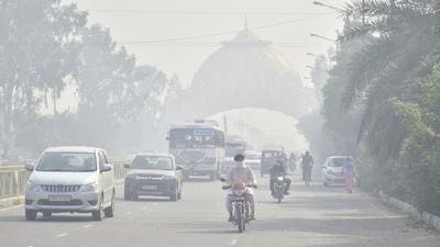 A thick blanket of smog over the iconic Golden Gate in Amritsar on Tuesday. (Sameer Sehgal/HT) A thick blanket of smog over the iconic Golden Gate in Amritsar on Tuesday. (Sameer Sehgal/HT)