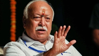 In Lucknow, the RSS plans a gathering of about 100,000 cadres to recite Vande Mataram and light earthen lamps. (PTI Photo/Representative use) In Lucknow, the RSS plans a gathering of about 100,000 cadres to recite Vande Mataram and light earthen lamps. (PTI Photo/Representative use)