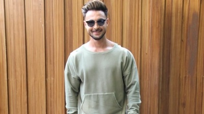Ayush Sharma smiled as he posed for paparazzi. (Varinder Chawla) Ayush Sharma smiled as he posed for paparazzi. (Varinder Chawla)
