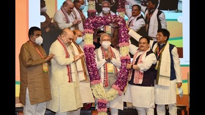 Prime Minister Narendra Modi being felicitated by Union ministers and party leaders Nitin Gadkari, Amit Shah, Rajnath Singh, J P Nadda and Piyush Goyal at the national executive meeting, New Delhi, November 7, 2021 (HTPHOTO) Prime Minister Narendra Modi being felicitated by Union ministers and party leaders Nitin Gadkari, Amit Shah, Rajnath Singh, J P Nadda and Piyush Goyal at the national executive meeting, New Delhi, November 7, 2021 (HTPHOTO)