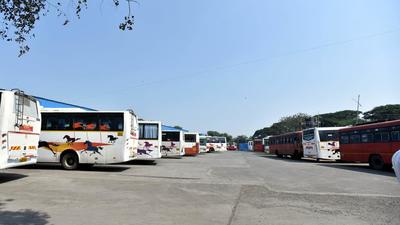 The Bus and Car Operators Confederation of India (BOCI) has asked private bus operators not to overcharge passengers and take advantage of Maharashtra strike . (HT PHOTO)