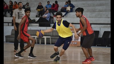 Players in action during the Punjab Open 3x3 Basketball Championship at the Guru Nanak Stadium in Ludhiana on Tuesday. (HT photo)